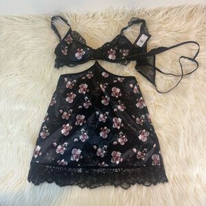 Fredrick’s of Hollywood Elysia rose satin lace floral chemise with thong NEW M